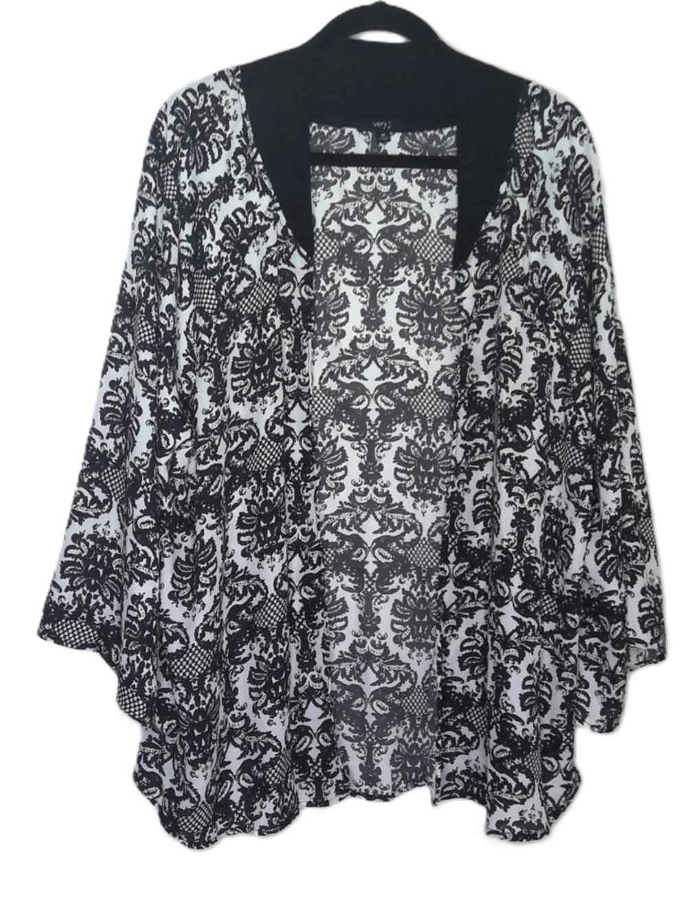 Very J Flowy Damask Chiffon Cardigan Black & White Open Front 3/4 Sleeve Sz M